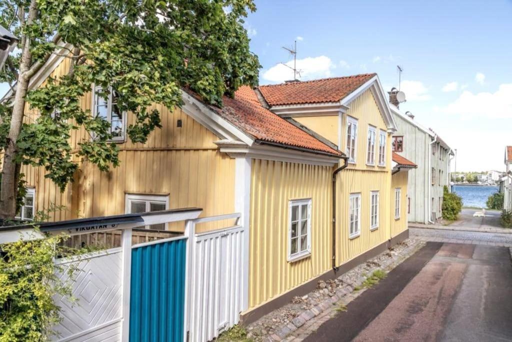 Central Laegenhet I 1700-Talshus Västervik Buitenkant foto