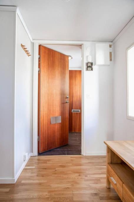 Central Laegenhet I 1700-Talshus Västervik Kamer foto